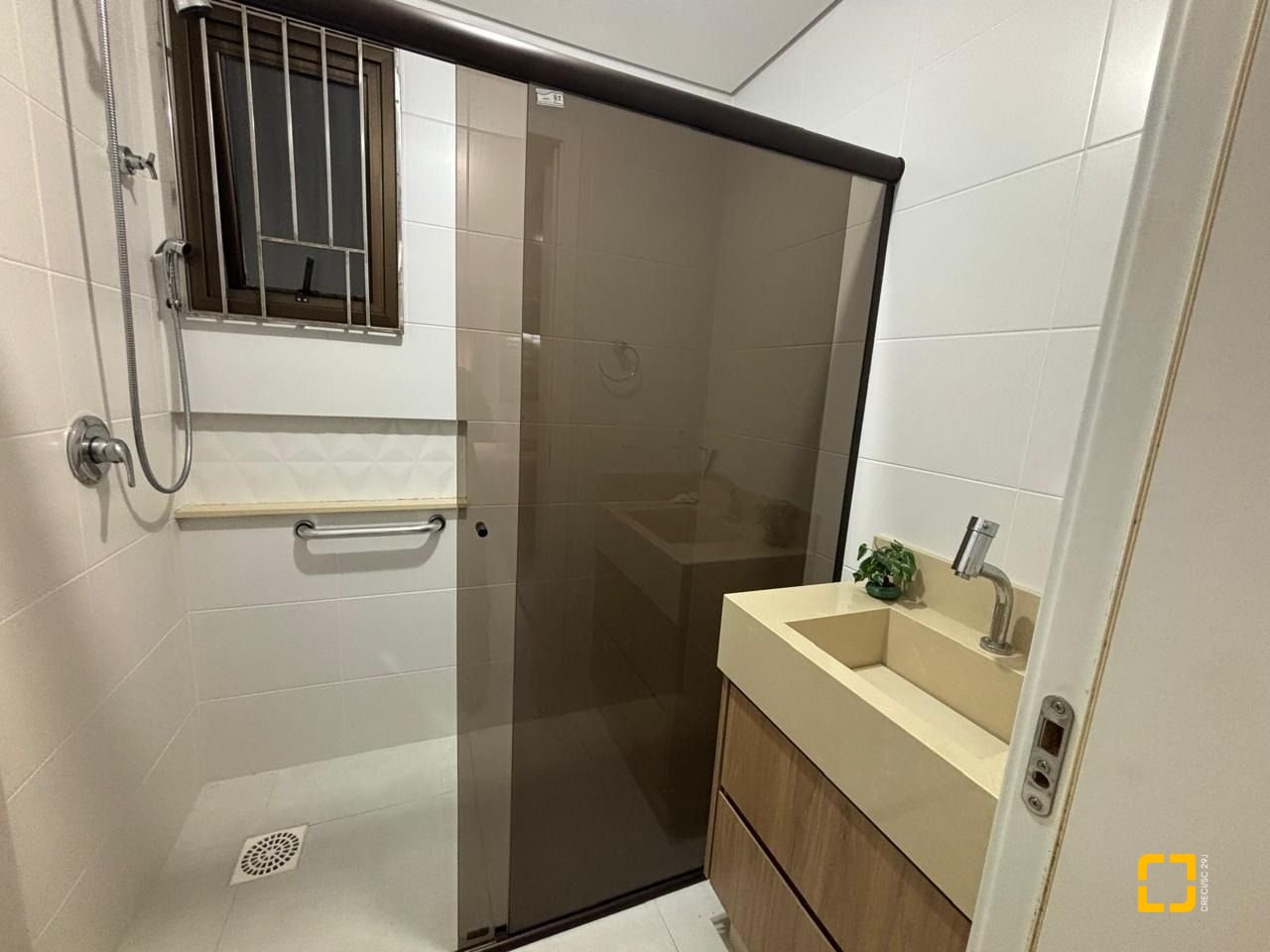 Apartamento com 65m², 3 quartos (sendo 1 suíte), 1 garagem, no bairro Capoeiras em Florianópolis