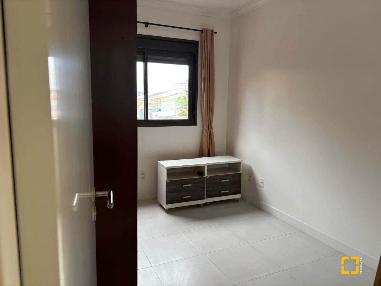 Apartamento com 65m², 3 quartos (sendo 1 suíte), 1 garagem, no bairro Capoeiras em Florianópolis