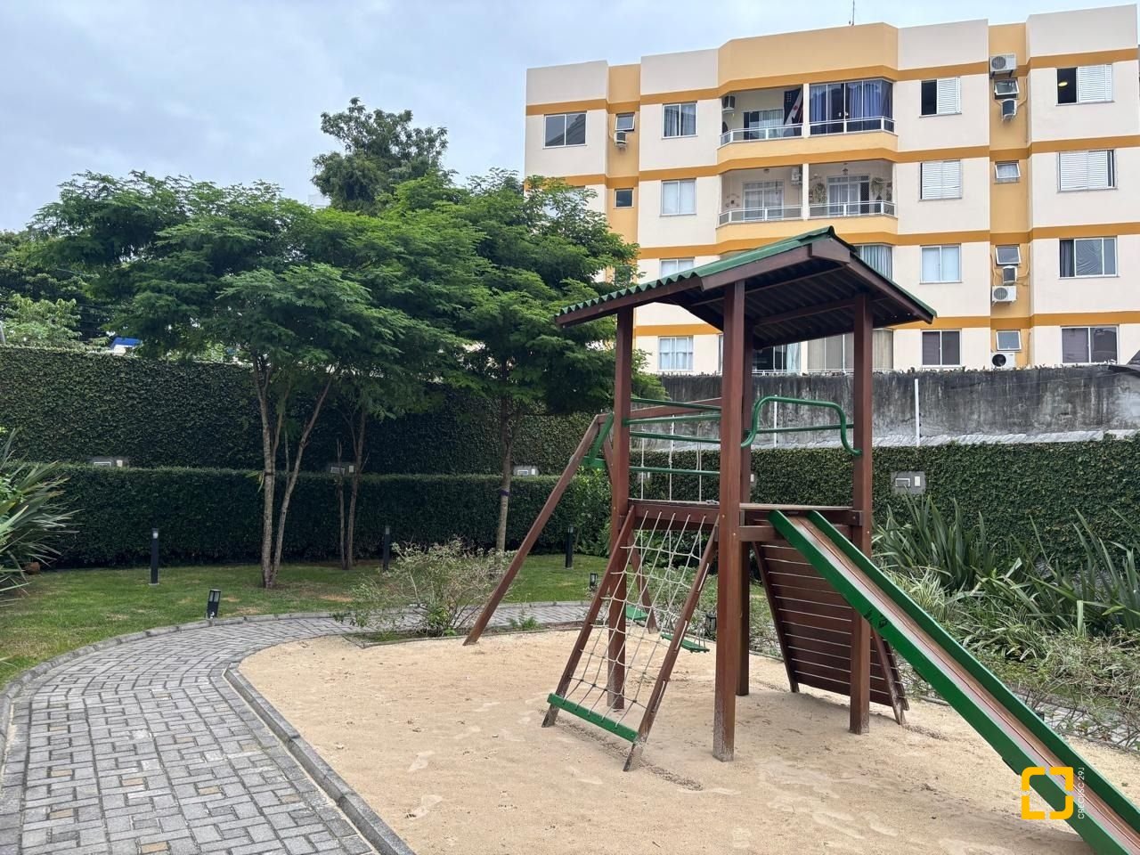 Apartamento com 65m², 3 quartos (sendo 1 suíte), 1 garagem, no bairro Capoeiras em Florianópolis