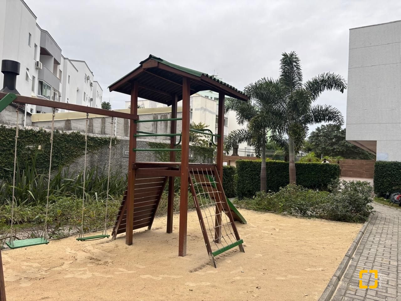 Apartamento com 65m², 3 quartos (sendo 1 suíte), 1 garagem, no bairro Capoeiras em Florianópolis