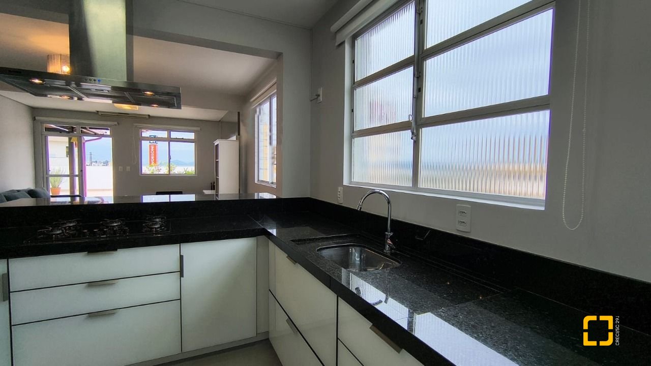 Cobertura com 189m², 4 quartos (sendo 1 suíte), 1 garagem, no bairro Capoeiras em Florianópolis