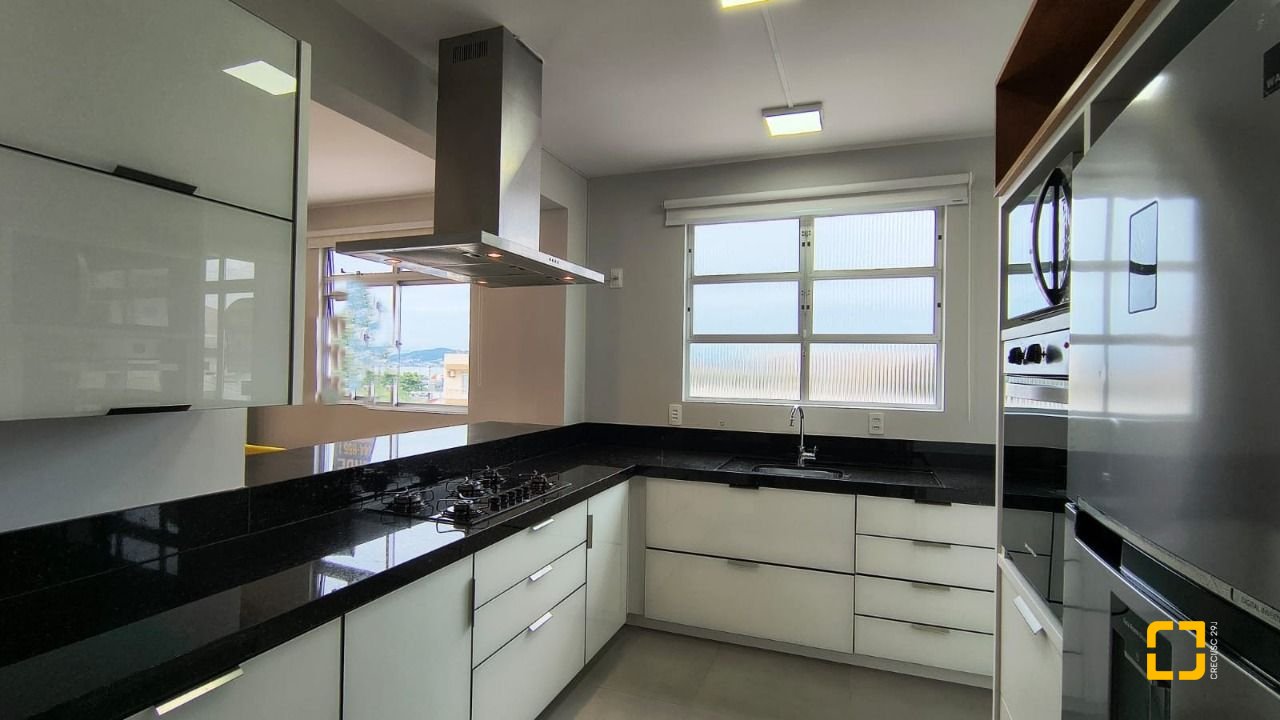 Cobertura com 189m², 4 quartos (sendo 1 suíte), 1 garagem, no bairro Capoeiras em Florianópolis