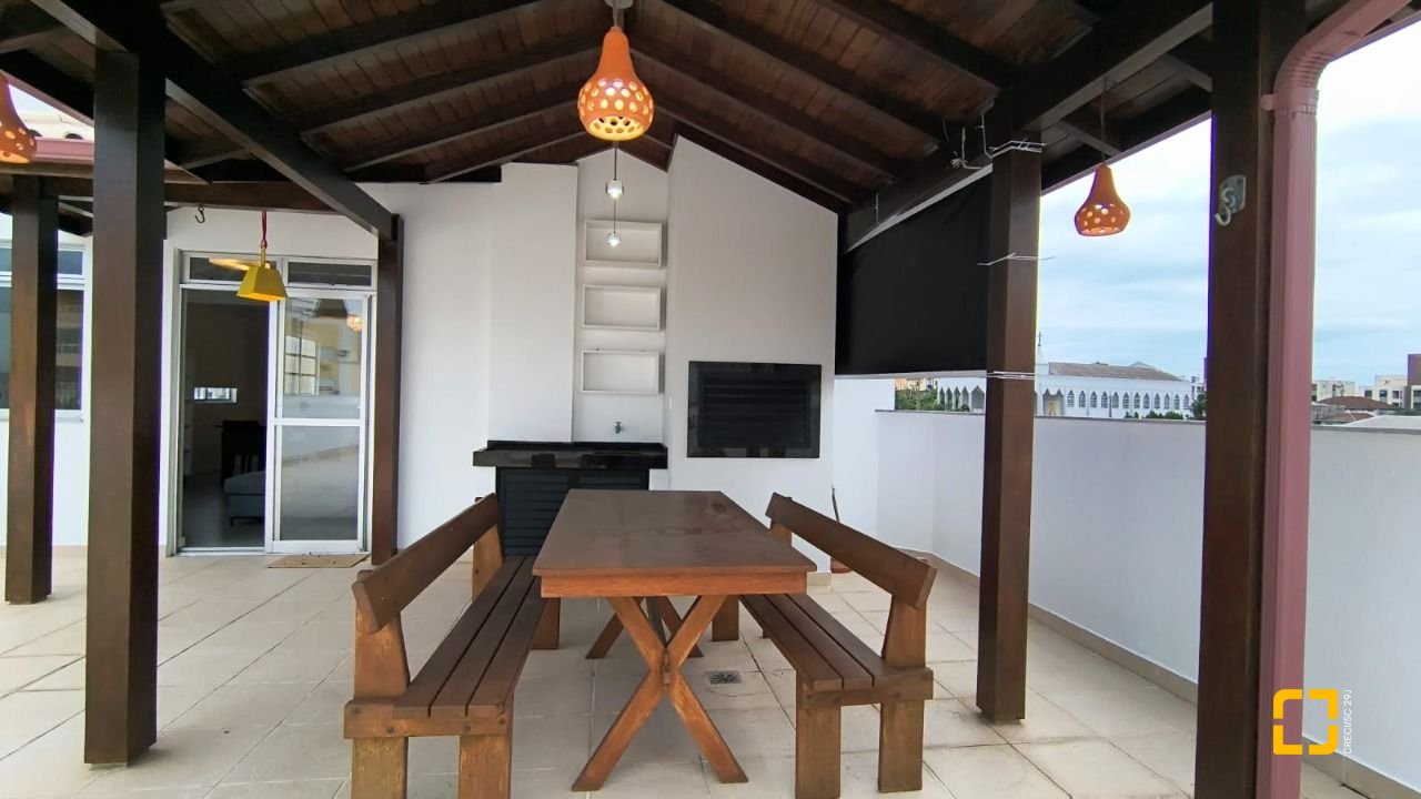 Cobertura com 189m², 4 quartos (sendo 1 suíte), 1 garagem, no bairro Capoeiras em Florianópolis