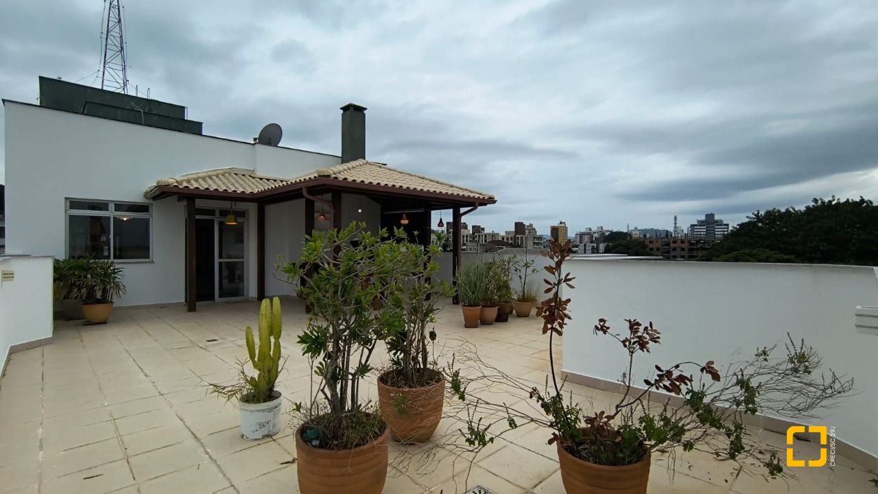 Cobertura com 189m², 4 quartos (sendo 1 suíte), 1 garagem, no bairro Capoeiras em Florianópolis