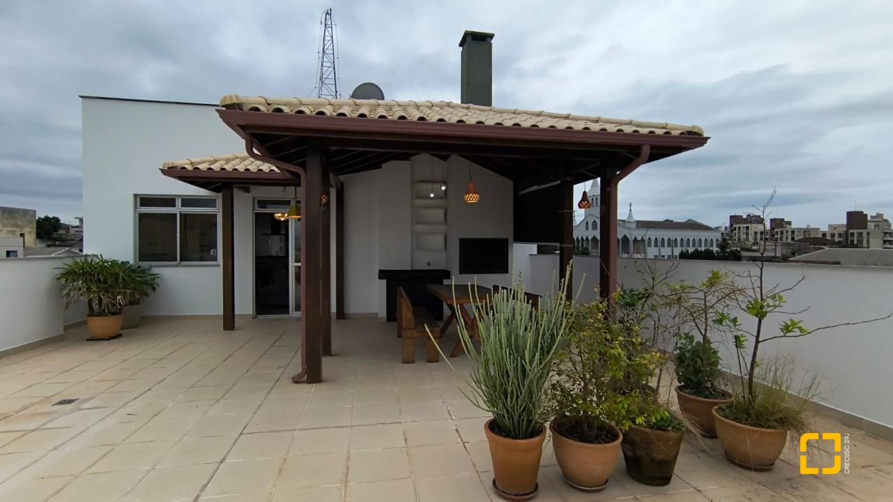 Cobertura com 189m², 4 quartos (sendo 1 suíte), 1 garagem, no bairro Capoeiras em Florianópolis
