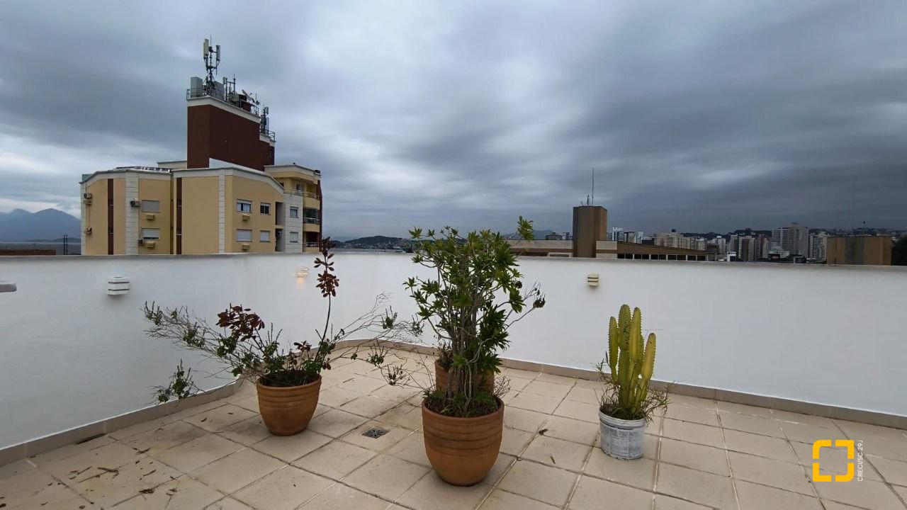 Cobertura com 189m², 4 quartos (sendo 1 suíte), 1 garagem, no bairro Capoeiras em Florianópolis