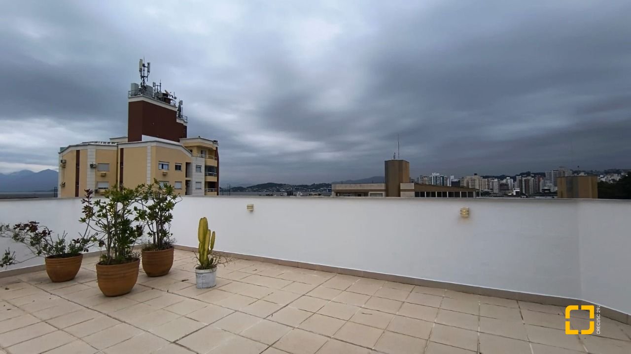 Cobertura com 189m², 4 quartos (sendo 1 suíte), 1 garagem, no bairro Capoeiras em Florianópolis