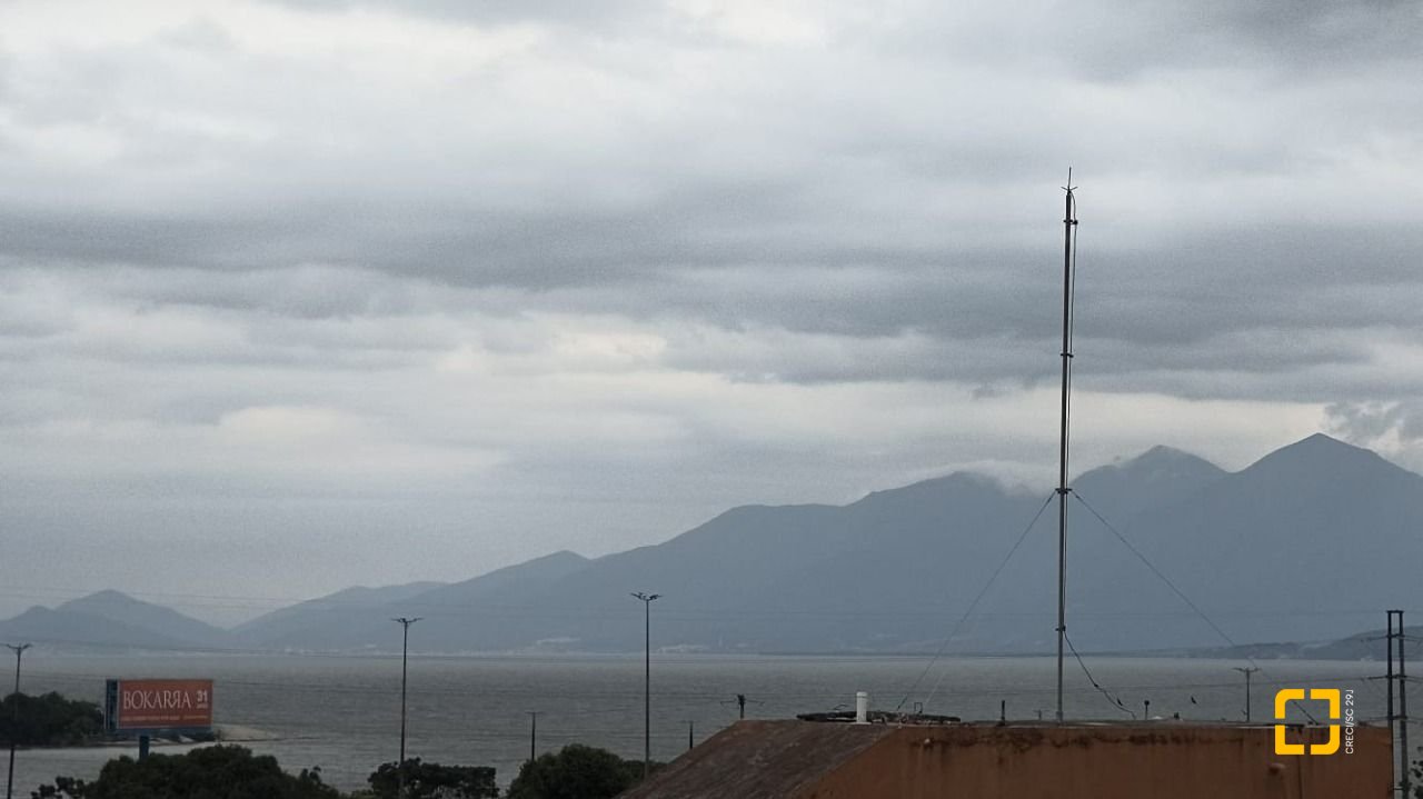 Cobertura com 189m², 4 quartos (sendo 1 suíte), 1 garagem, no bairro Capoeiras em Florianópolis
