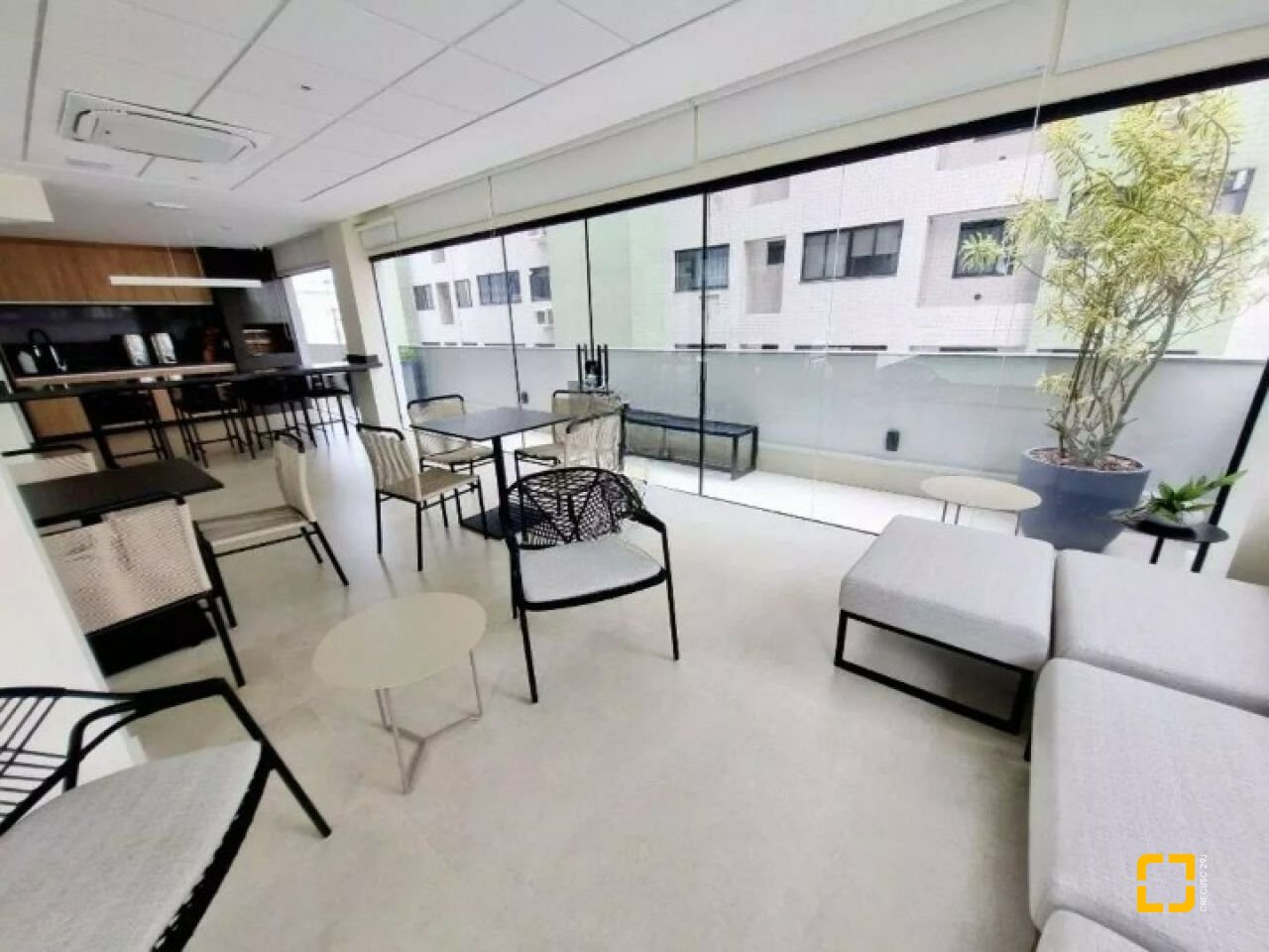 Apartamento com 75m², 3 quartos (sendo 1 suíte), 1 garagem, no bairro Estreito em Florianópolis