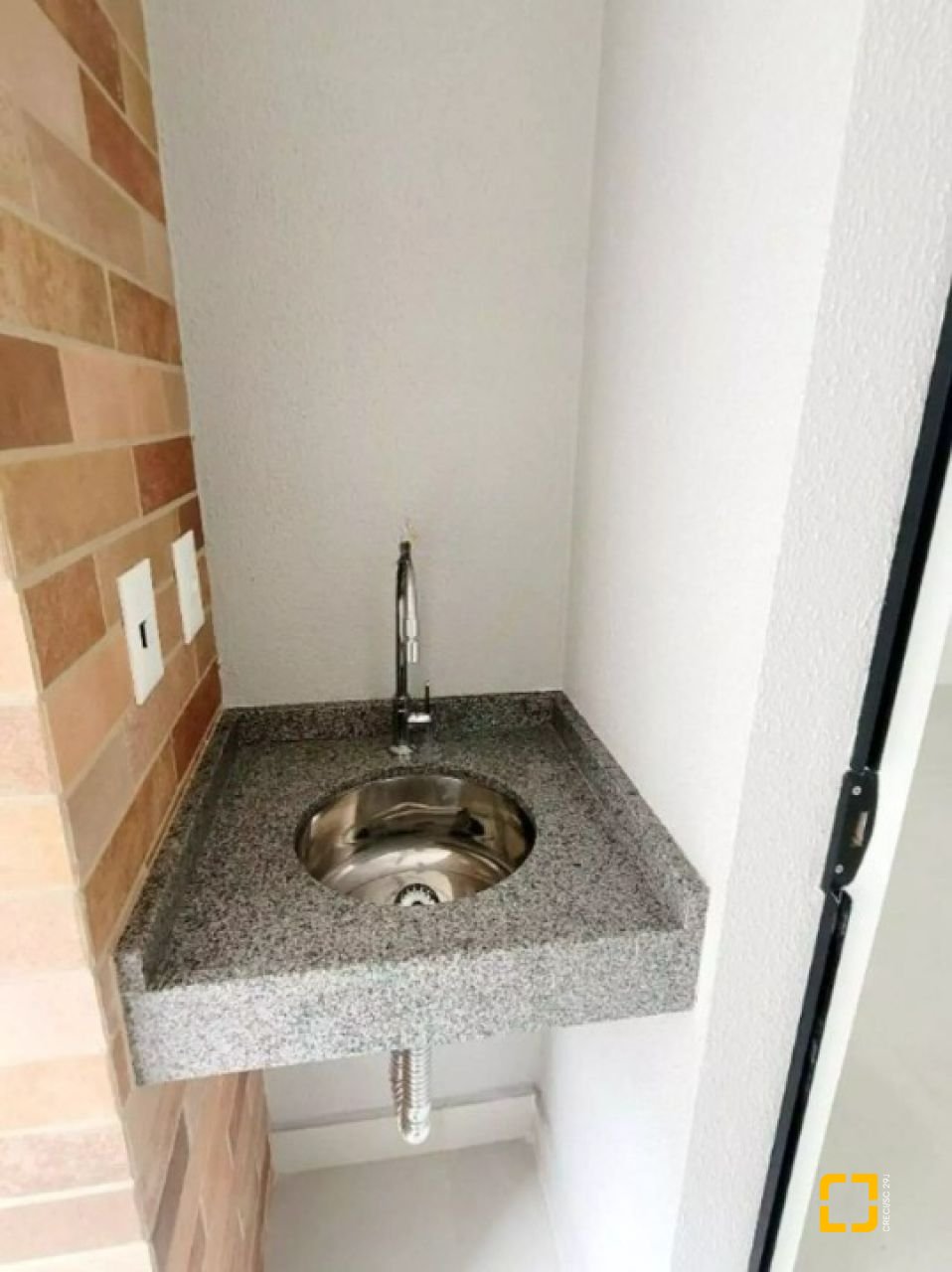 Apartamento com 75m², 3 quartos (sendo 1 suíte), 1 garagem, no bairro Estreito em Florianópolis