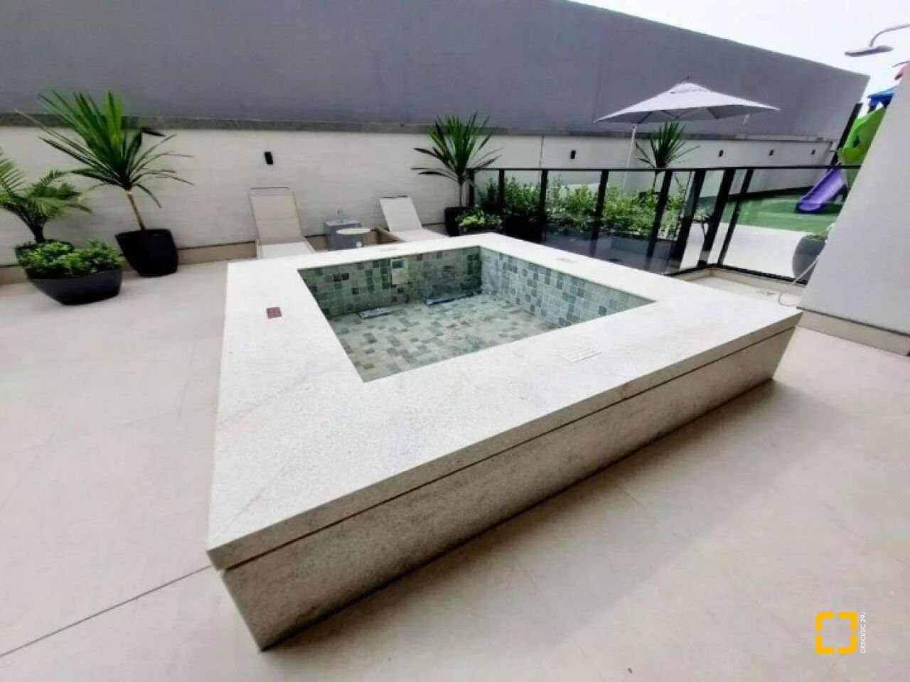 Apartamento com 75m², 3 quartos (sendo 1 suíte), 1 garagem, no bairro Estreito em Florianópolis