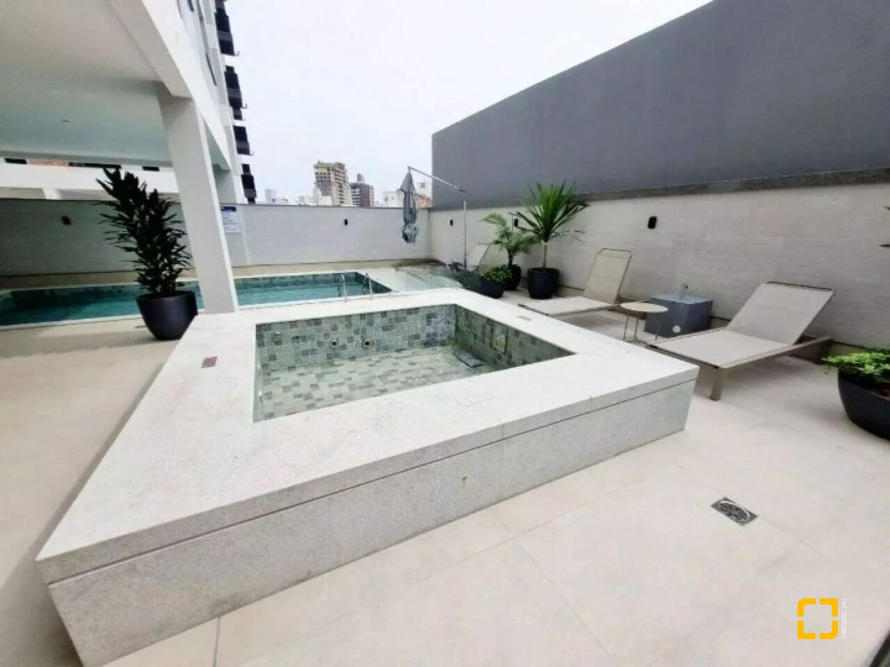 Apartamento com 75m², 3 quartos (sendo 1 suíte), 1 garagem, no bairro Estreito em Florianópolis