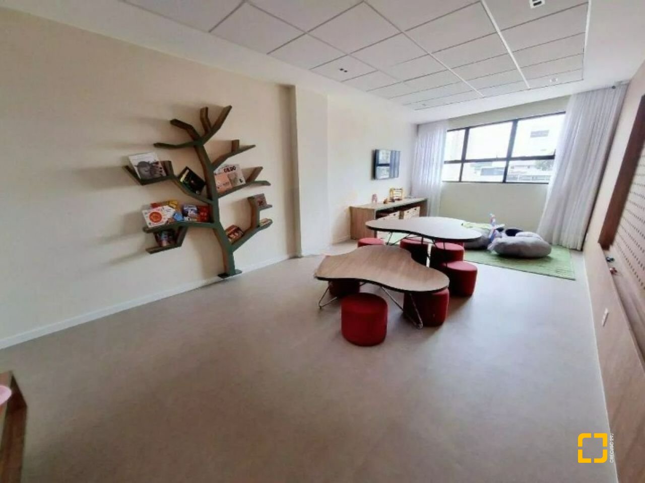 Apartamento com 75m², 3 quartos (sendo 1 suíte), 1 garagem, no bairro Estreito em Florianópolis