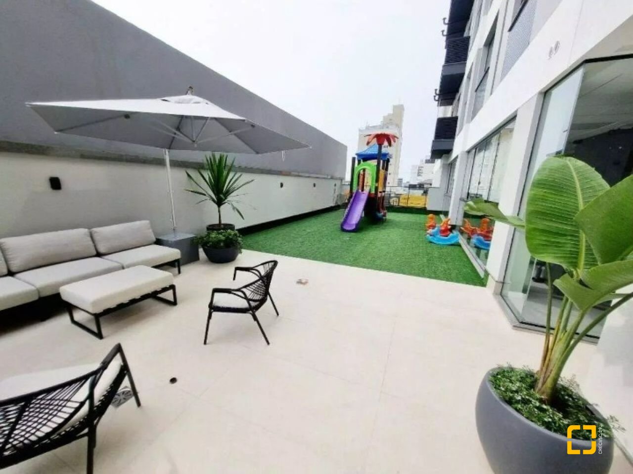 Apartamento com 75m², 3 quartos (sendo 1 suíte), 1 garagem, no bairro Estreito em Florianópolis