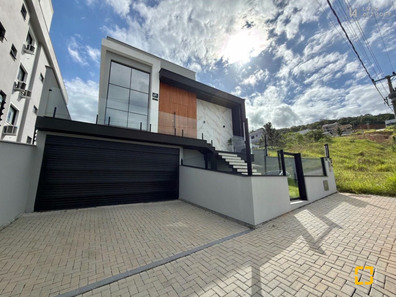 Casa de Condomínio com 144m², 3 quartos (sendo 1 suíte), 2 garagens, no bairro São Sebastião em Palhoça