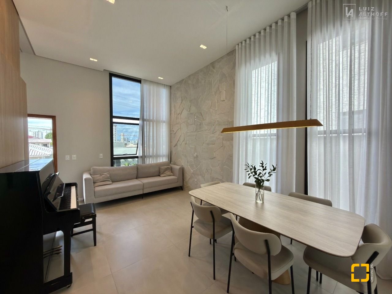 Casa de Condomínio com 144m², 3 quartos (sendo 1 suíte), 2 garagens, no bairro São Sebastião em Palhoça