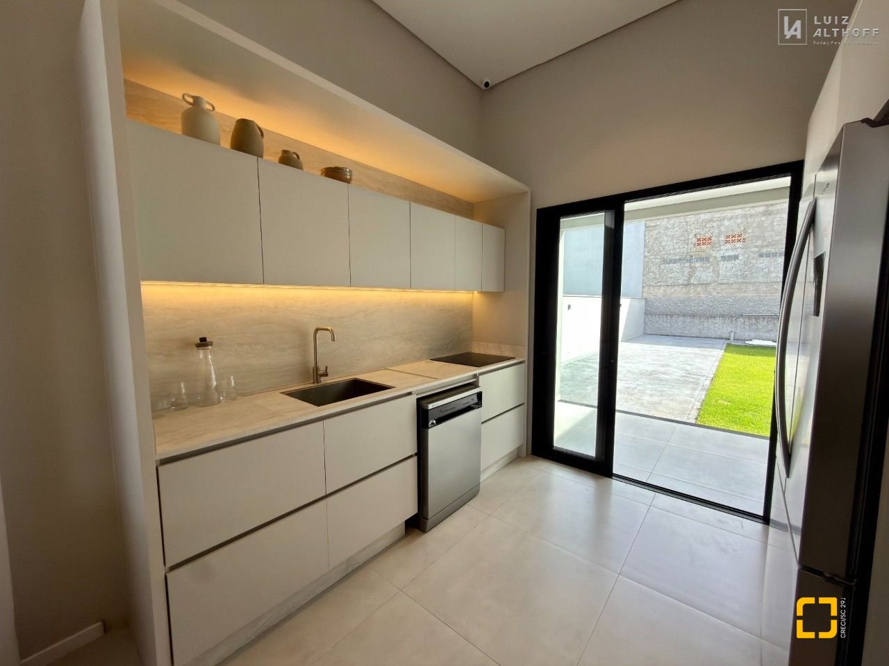 Casa de Condomínio com 144m², 3 quartos (sendo 1 suíte), 2 garagens, no bairro São Sebastião em Palhoça