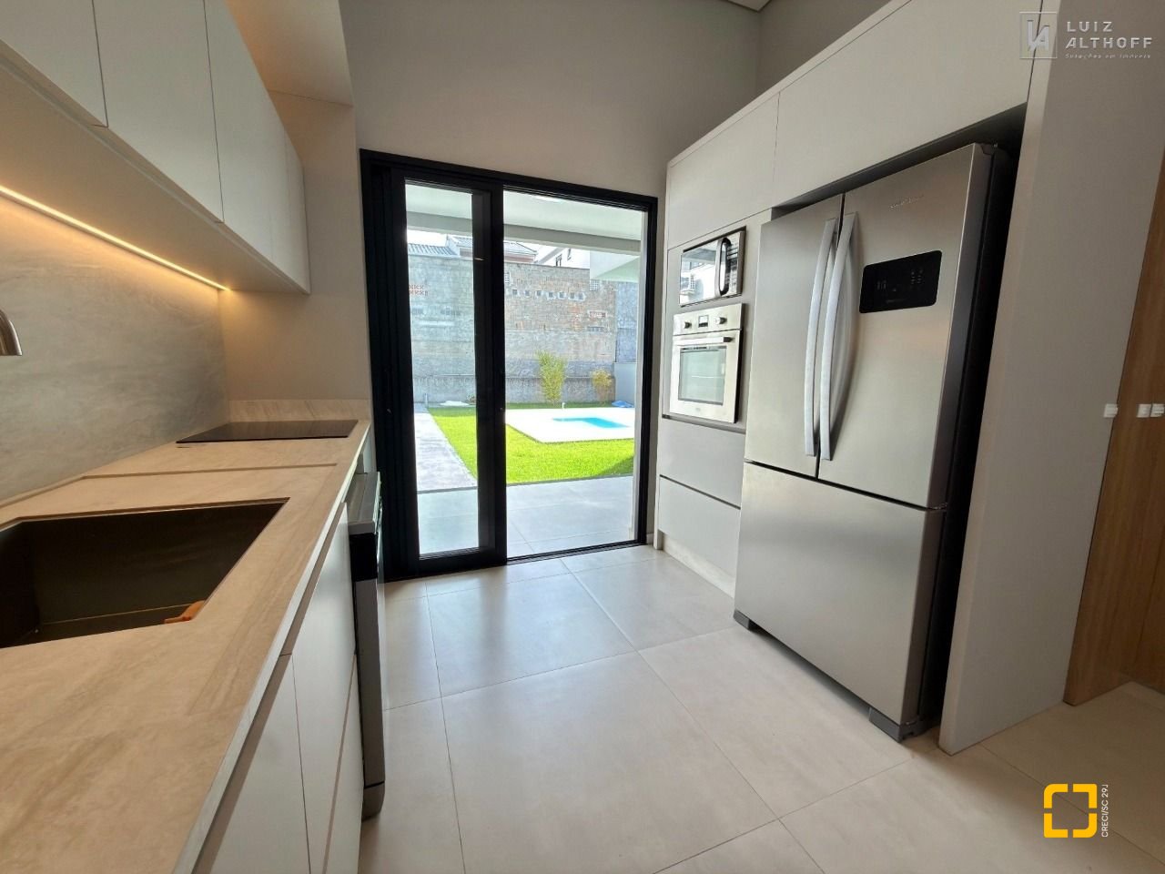 Casa de Condomínio com 144m², 3 quartos (sendo 1 suíte), 2 garagens, no bairro São Sebastião em Palhoça
