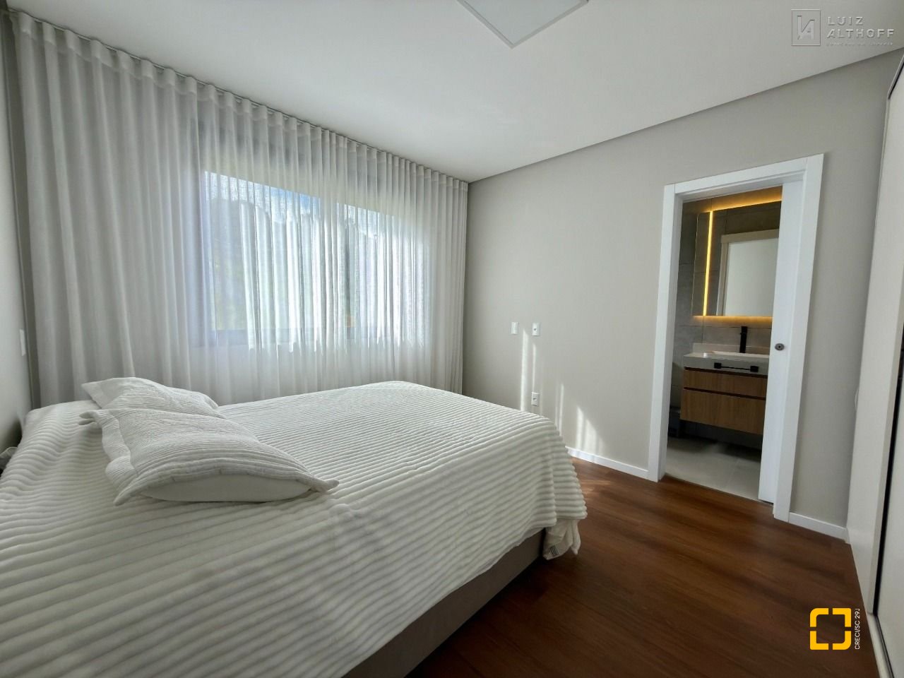 Casa de Condomínio com 144m², 3 quartos (sendo 1 suíte), 2 garagens, no bairro São Sebastião em Palhoça