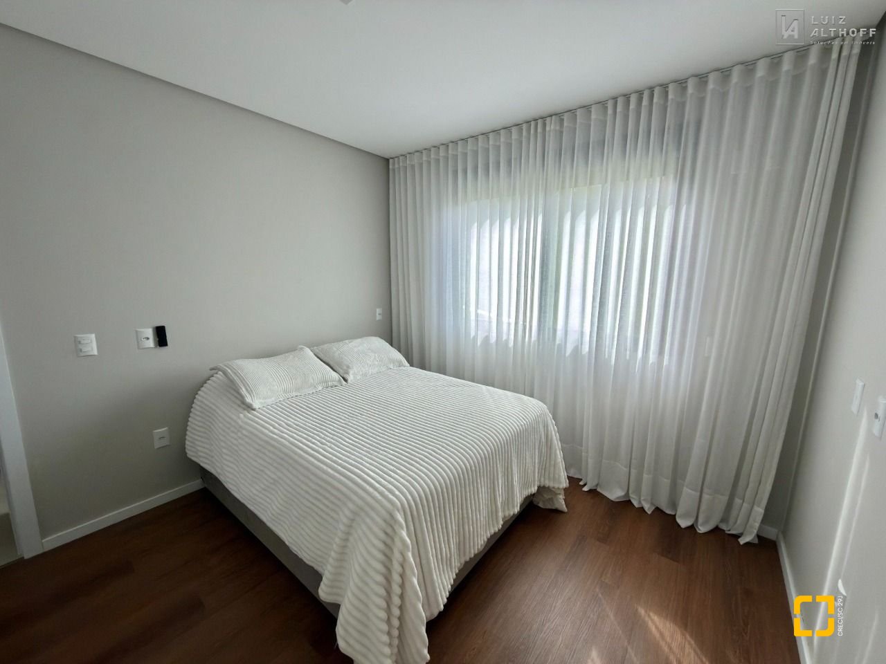 Casa de Condomínio com 144m², 3 quartos (sendo 1 suíte), 2 garagens, no bairro São Sebastião em Palhoça