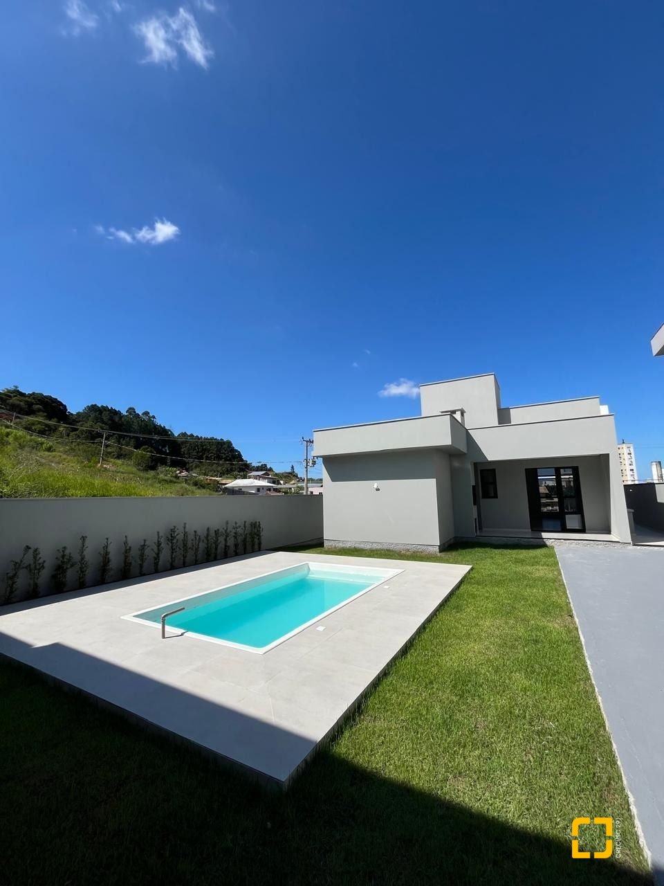 Casa de Condomínio com 144m², 3 quartos (sendo 1 suíte), 2 garagens, no bairro São Sebastião em Palhoça