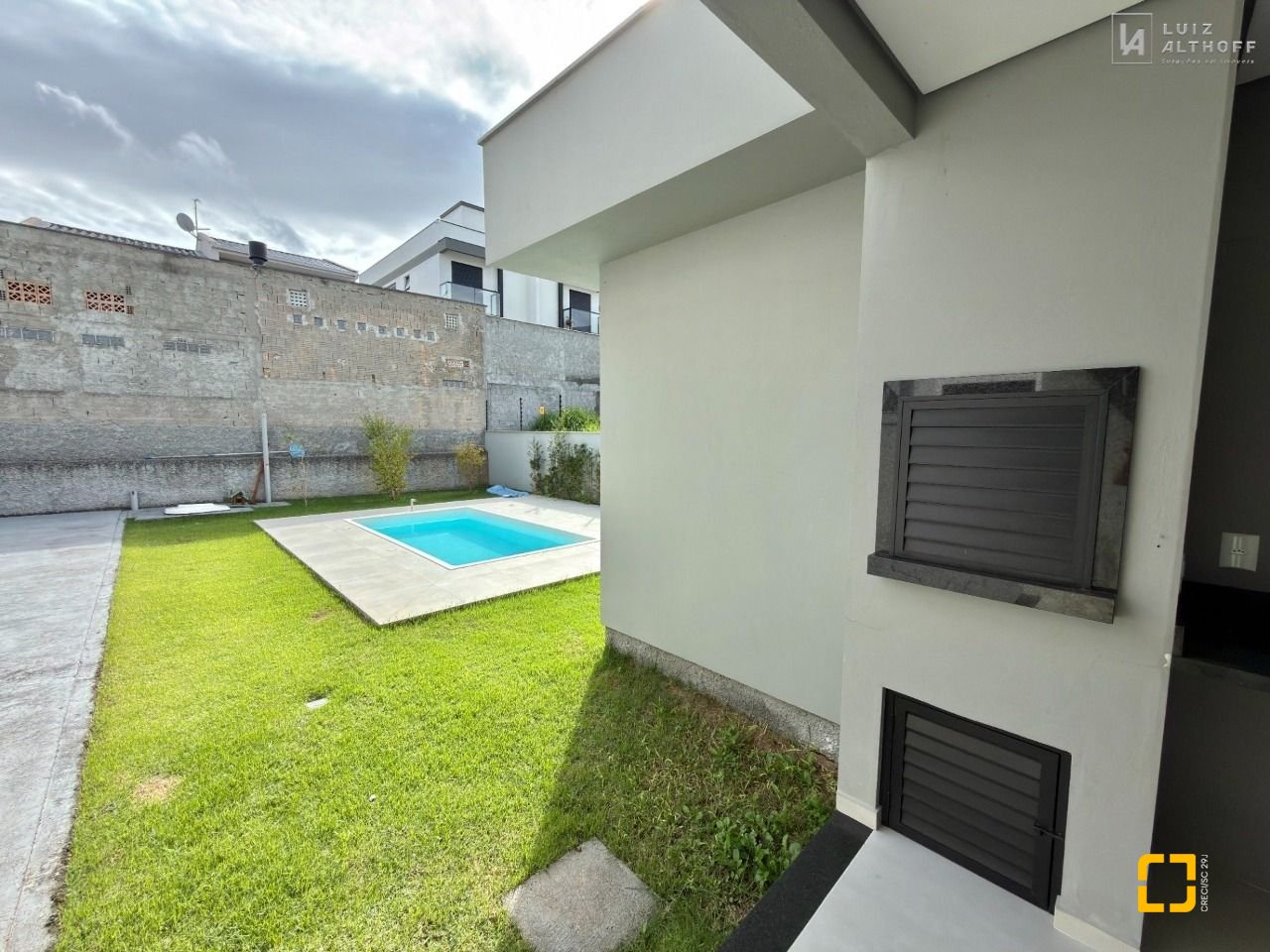 Casa de Condomínio com 144m², 3 quartos (sendo 1 suíte), 2 garagens, no bairro São Sebastião em Palhoça