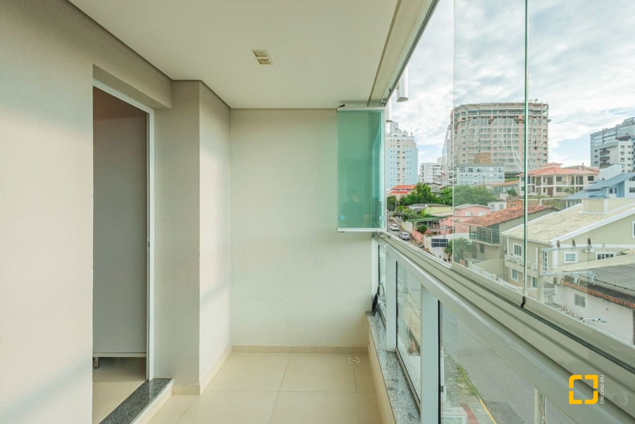 Apartamento com 78m², 3 quartos (sendo 1 suíte), 1 garagem, no bairro Barreiros em São José