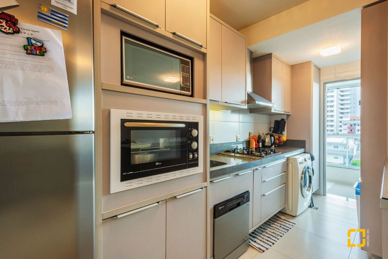 Apartamento com 78m², 3 quartos (sendo 1 suíte), 1 garagem, no bairro Barreiros em São José