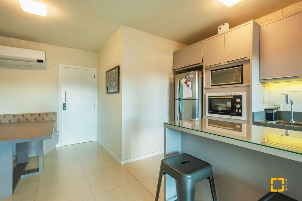 Apartamento com 78m², 3 quartos (sendo 1 suíte), 1 garagem, no bairro Barreiros em São José