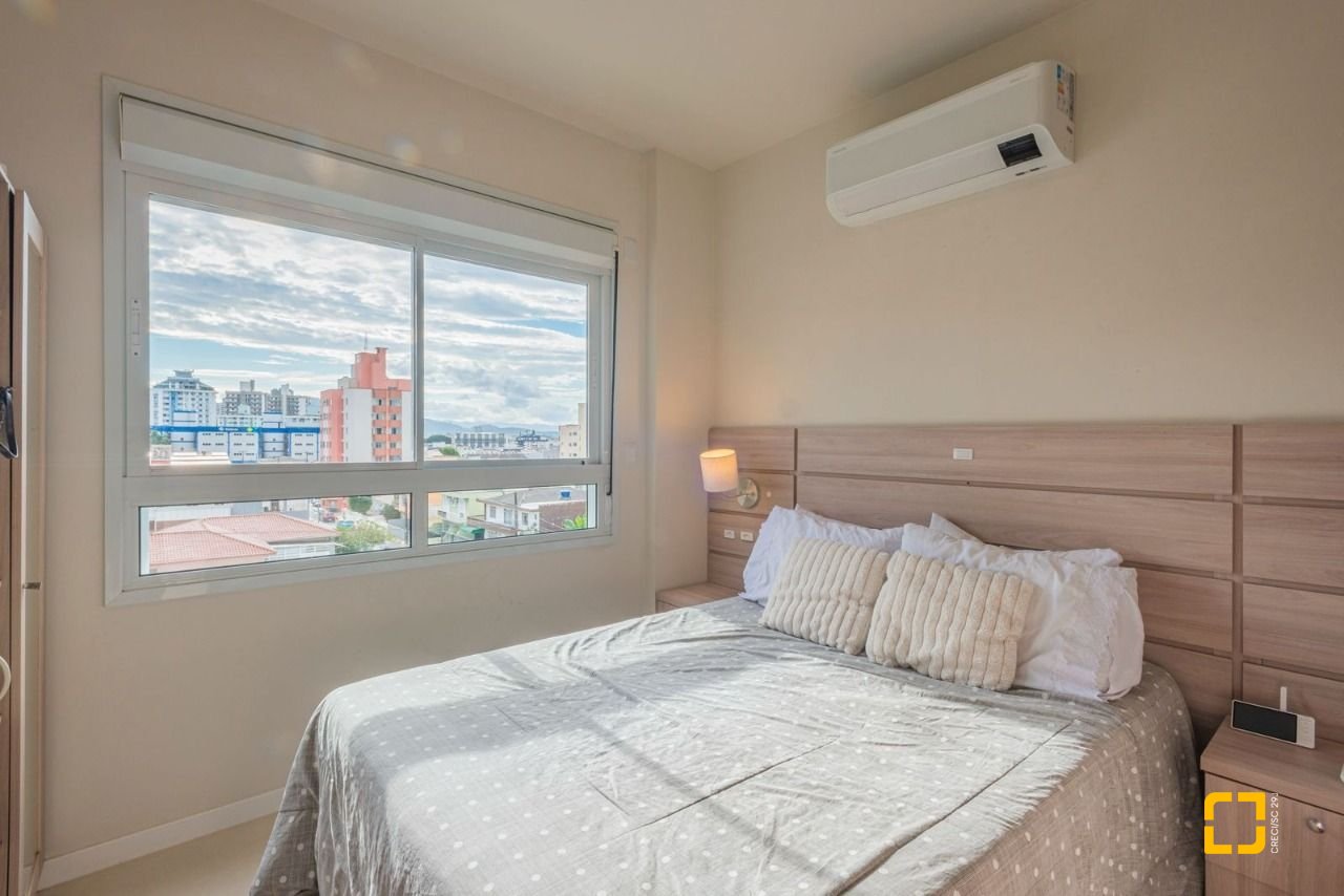 Apartamento com 78m², 3 quartos (sendo 1 suíte), 1 garagem, no bairro Barreiros em São José