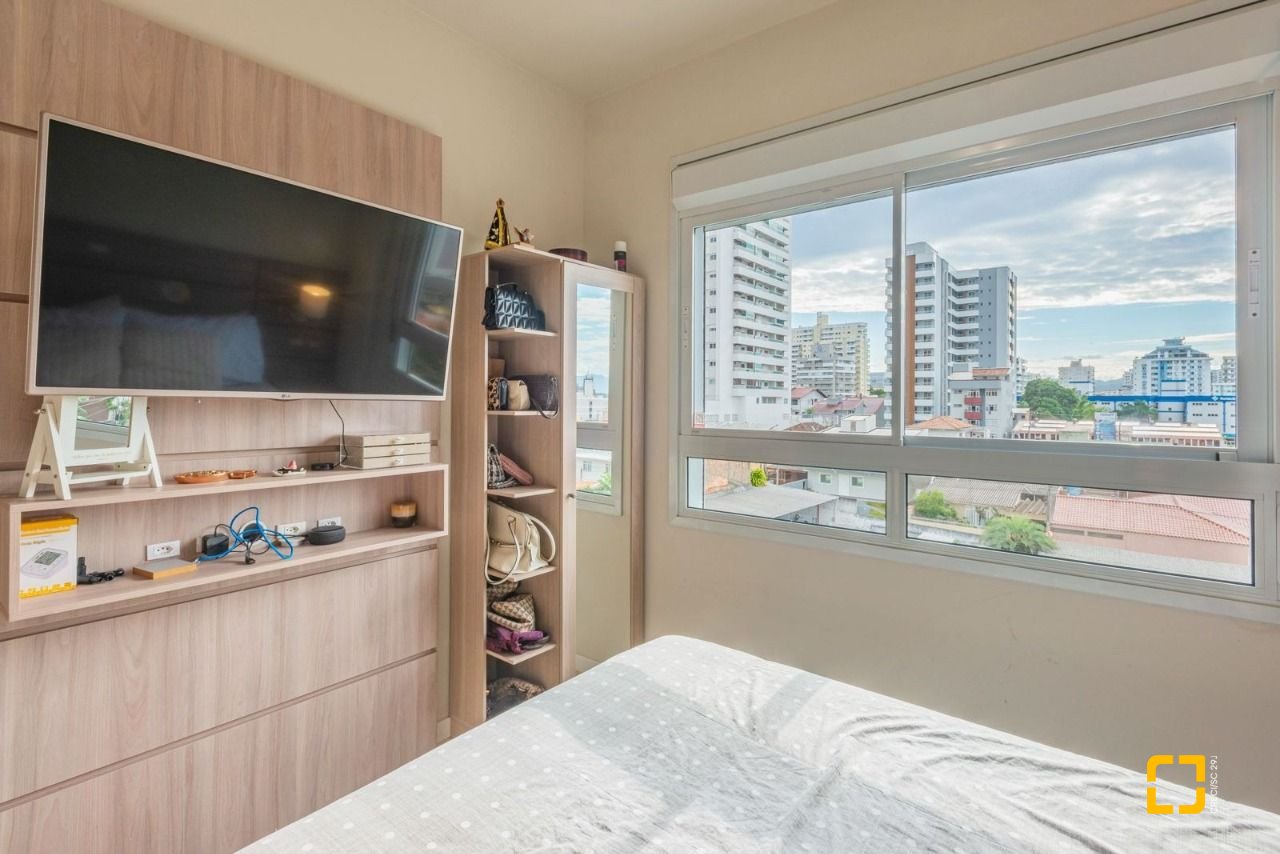 Apartamento com 78m², 3 quartos (sendo 1 suíte), 1 garagem, no bairro Barreiros em São José