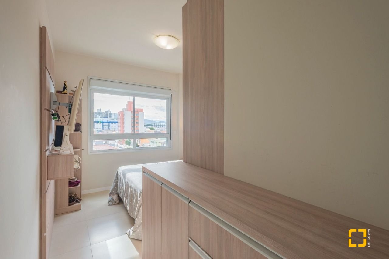 Apartamento com 78m², 3 quartos (sendo 1 suíte), 1 garagem, no bairro Barreiros em São José