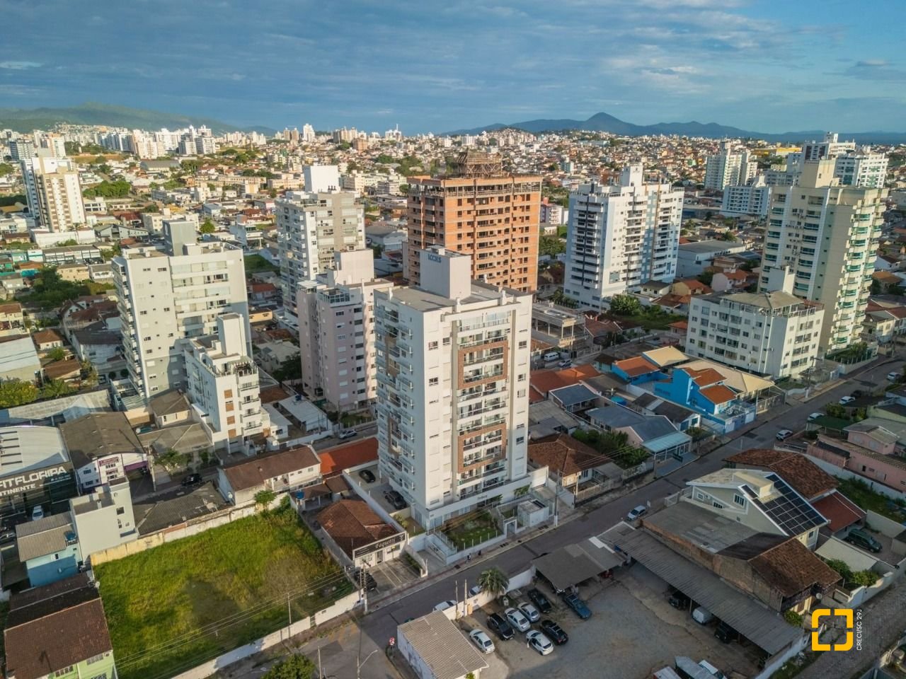 Apartamento com 78m², 3 quartos (sendo 1 suíte), 1 garagem, no bairro Barreiros em São José