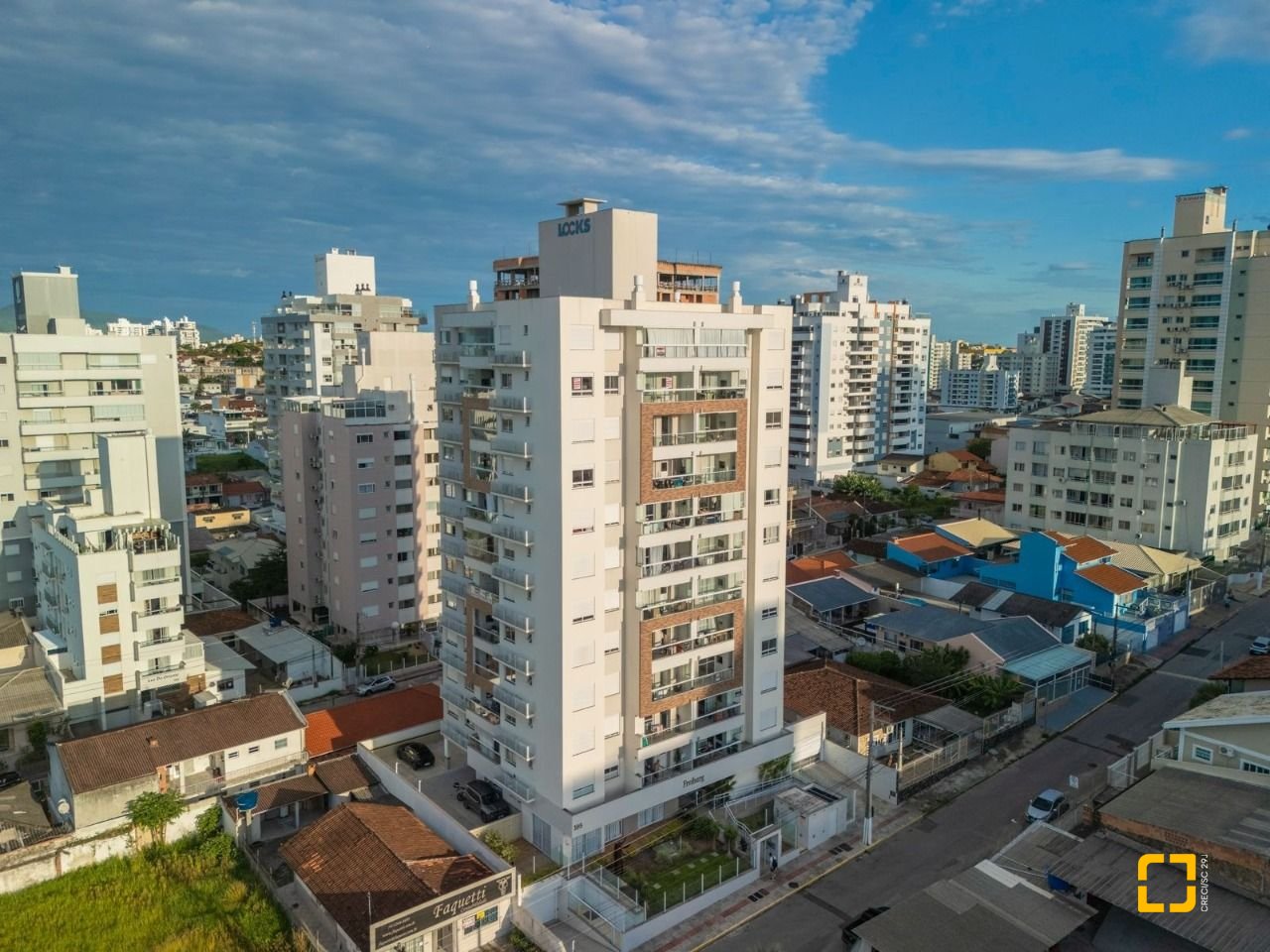 Apartamento com 78m², 3 quartos (sendo 1 suíte), 1 garagem, no bairro Barreiros em São José