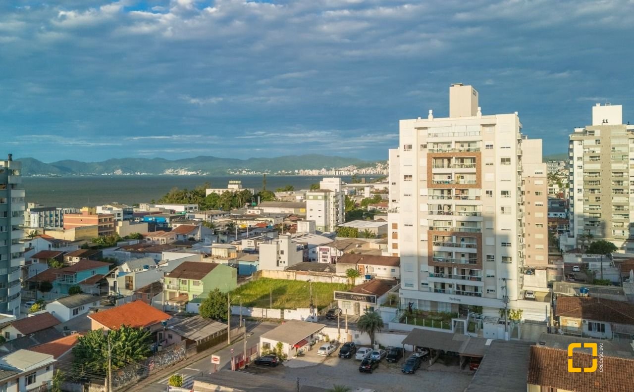 Apartamento com 78m², 3 quartos (sendo 1 suíte), 1 garagem, no bairro Barreiros em São José
