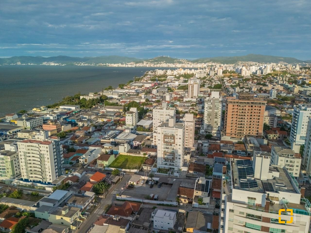Apartamento com 78m², 3 quartos (sendo 1 suíte), 1 garagem, no bairro Barreiros em São José
