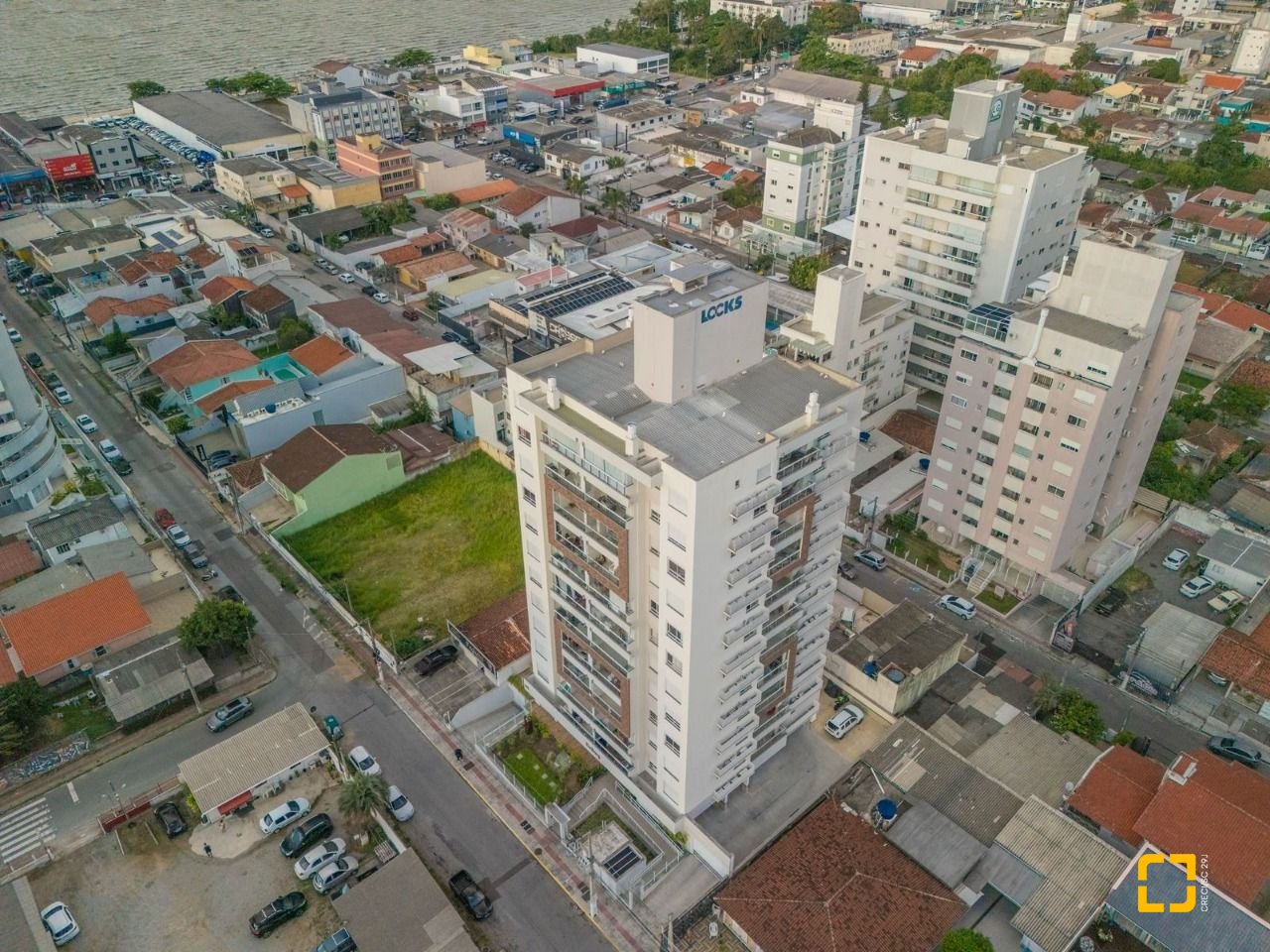 Apartamento com 78m², 3 quartos (sendo 1 suíte), 1 garagem, no bairro Barreiros em São José