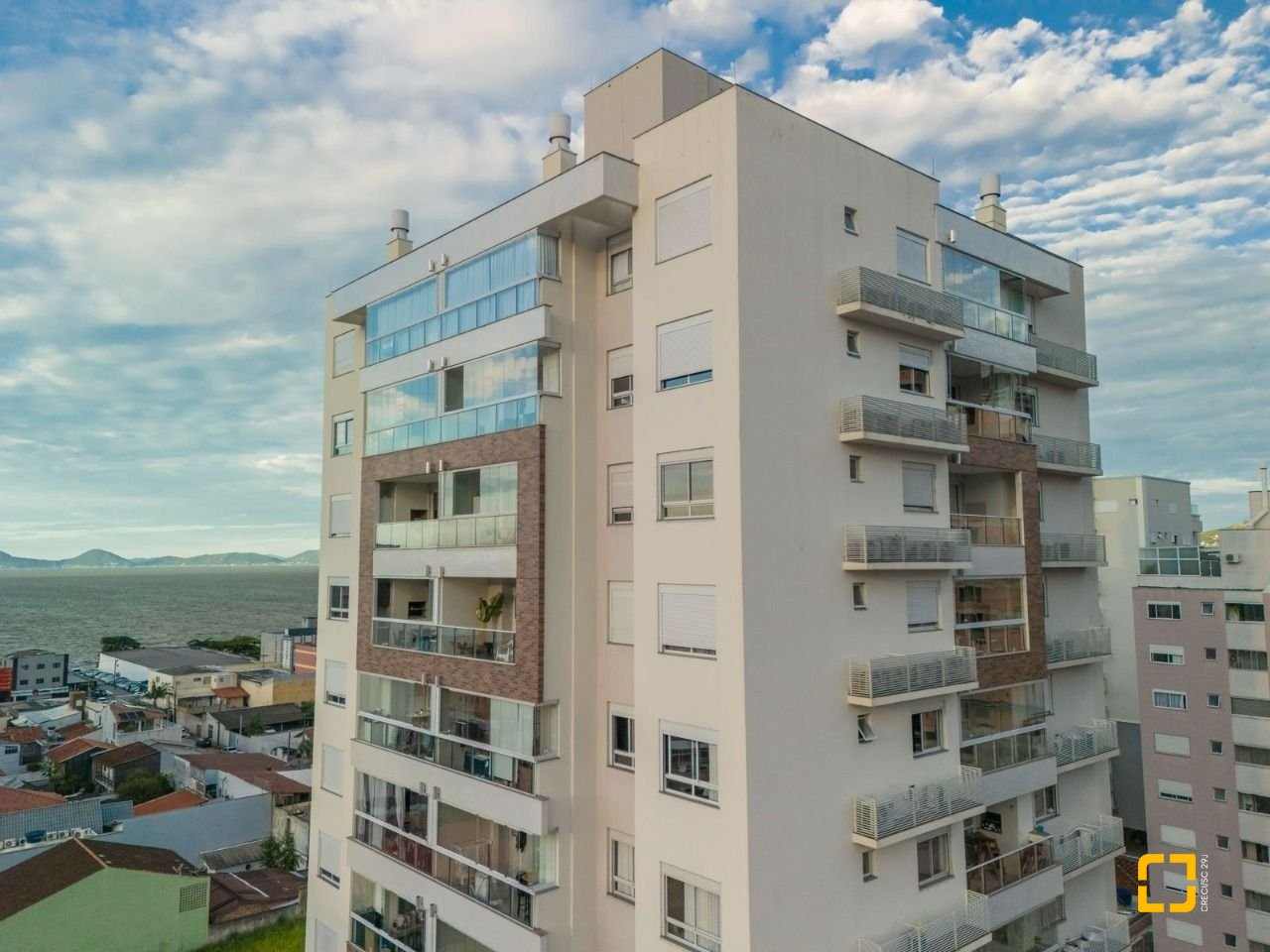 Apartamento com 78m², 3 quartos (sendo 1 suíte), 1 garagem, no bairro Barreiros em São José