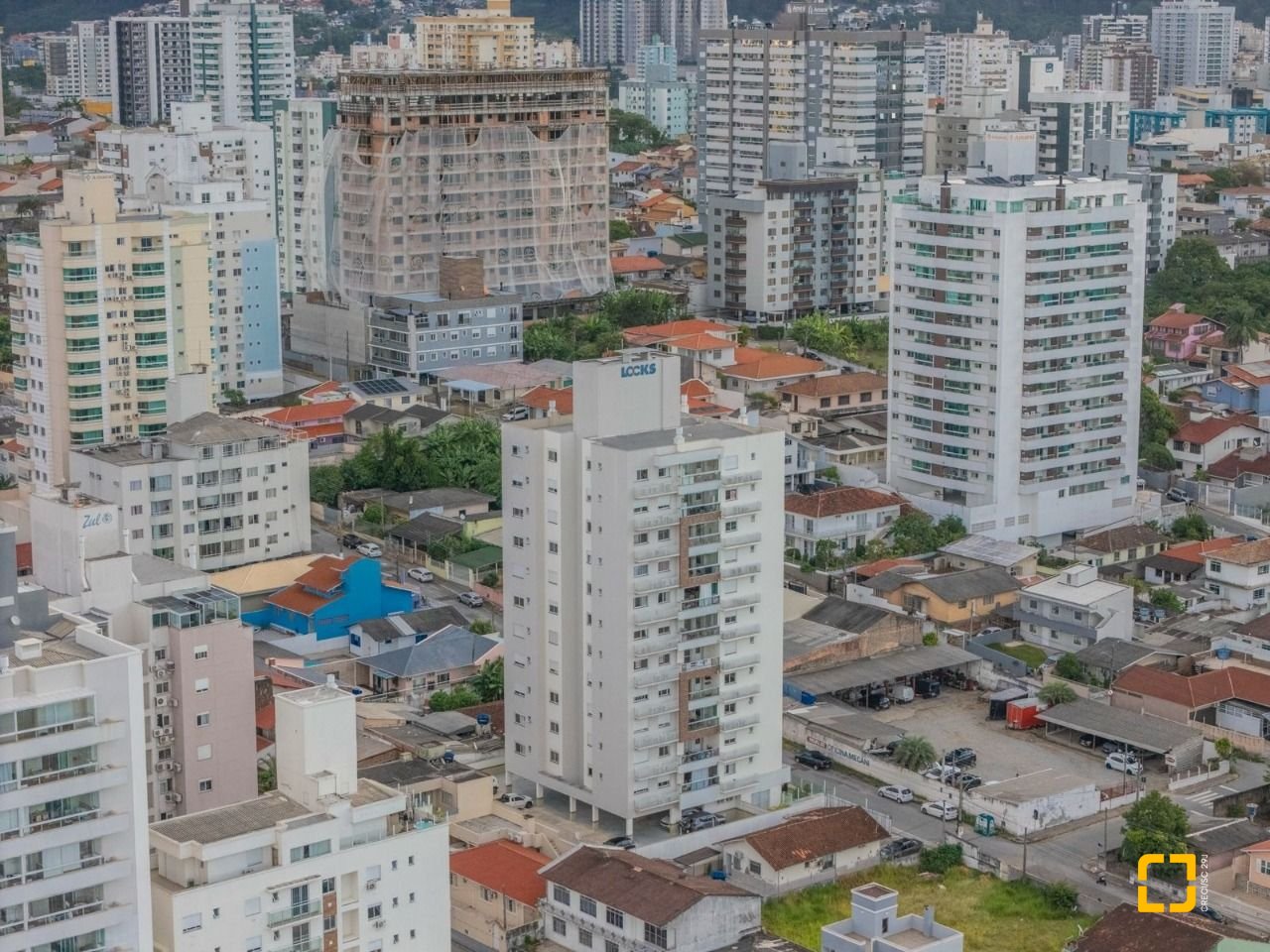 Apartamento com 78m², 3 quartos (sendo 1 suíte), 1 garagem, no bairro Barreiros em São José