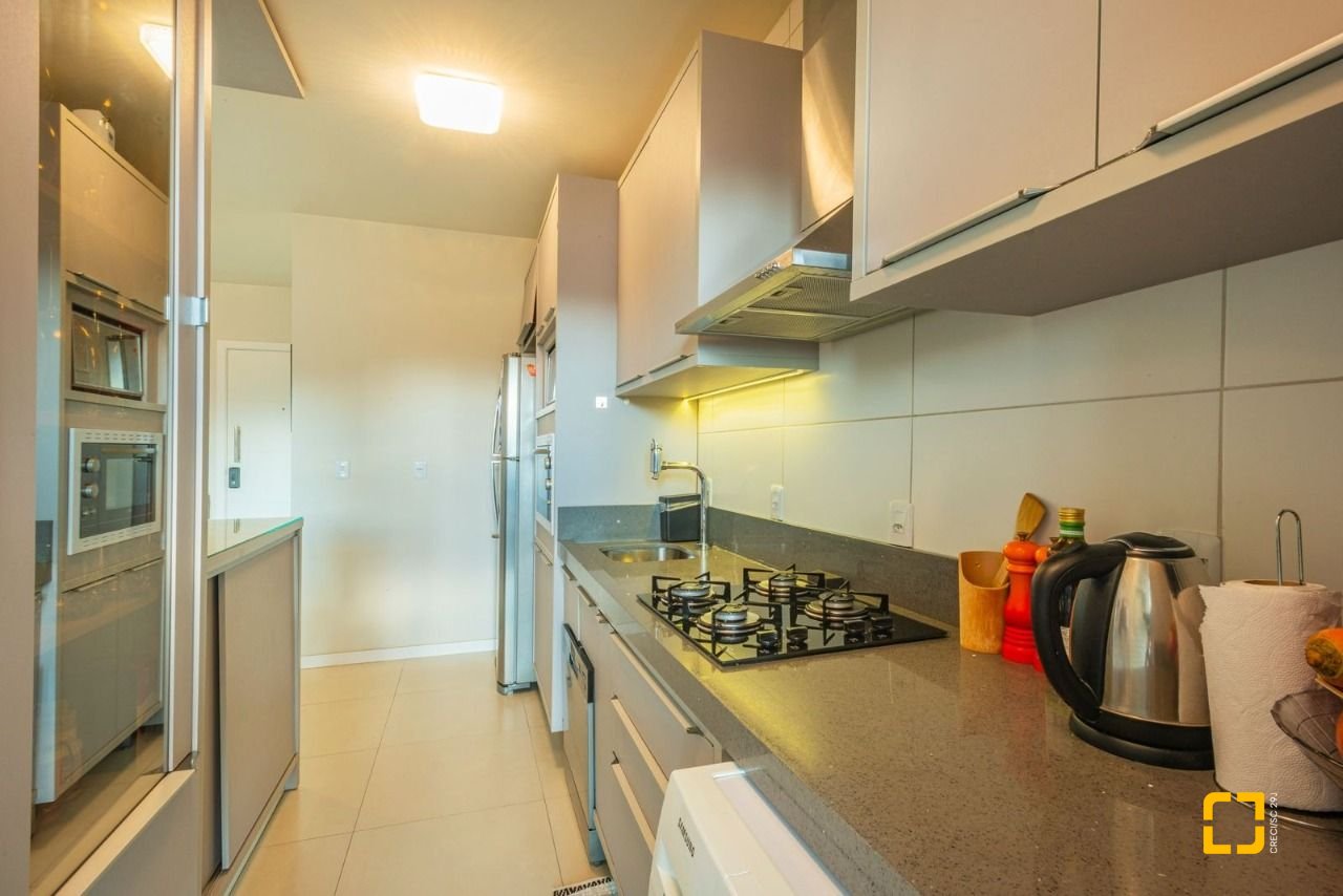 Apartamento com 78m², 3 quartos (sendo 1 suíte), 1 garagem, no bairro Barreiros em São José