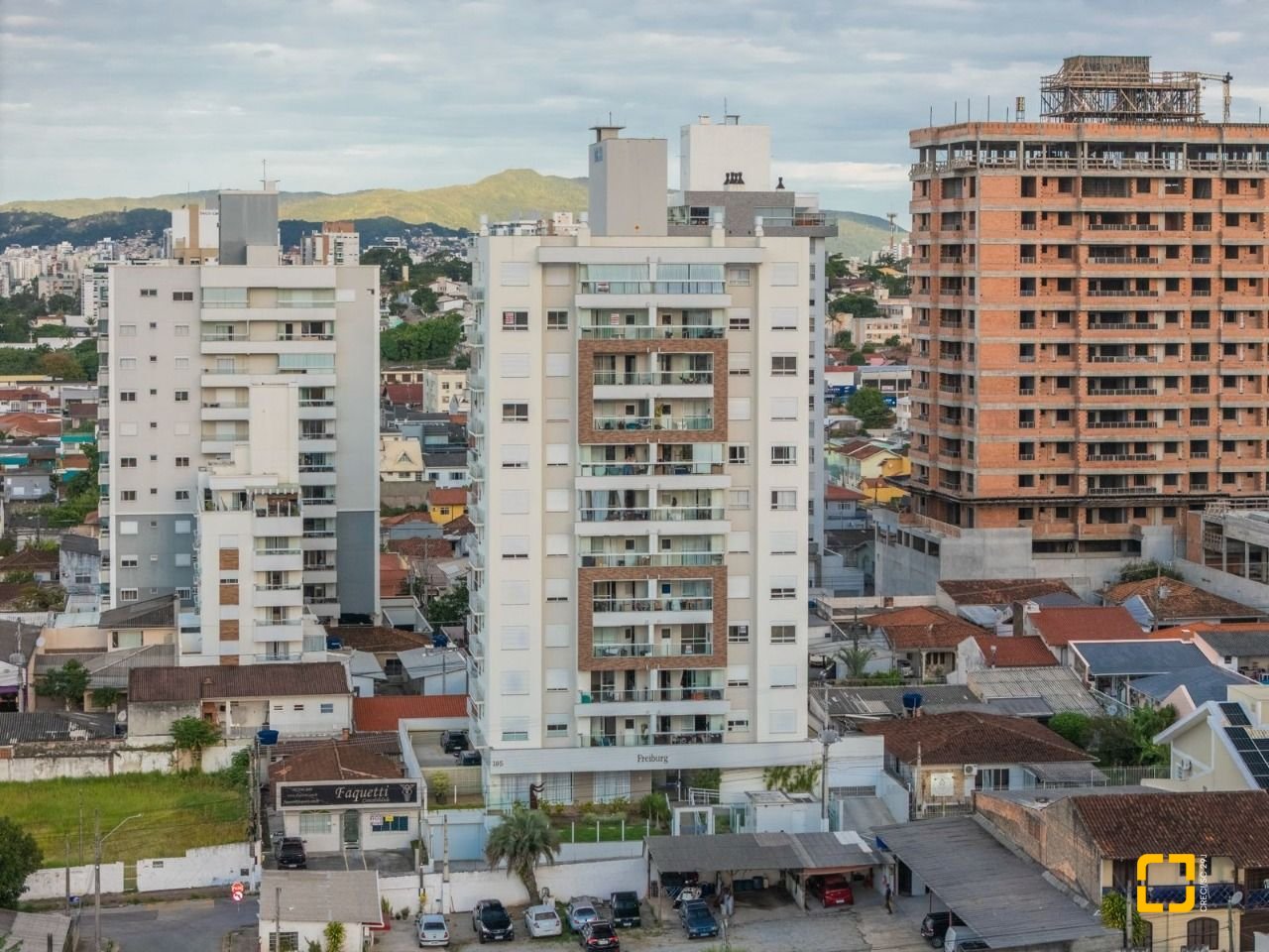 Apartamento com 78m², 3 quartos (sendo 1 suíte), 1 garagem, no bairro Barreiros em São José