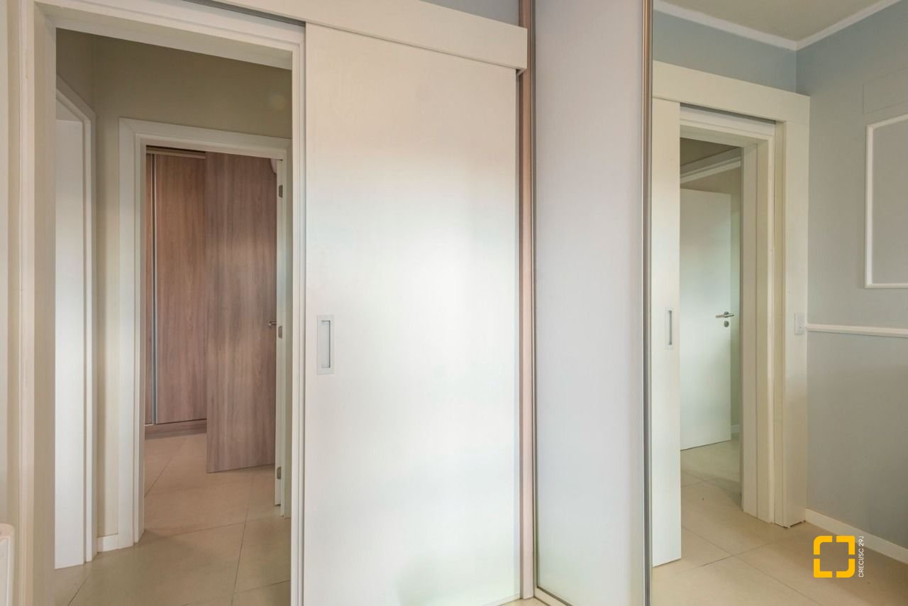 Apartamento com 78m², 3 quartos (sendo 1 suíte), 1 garagem, no bairro Barreiros em São José