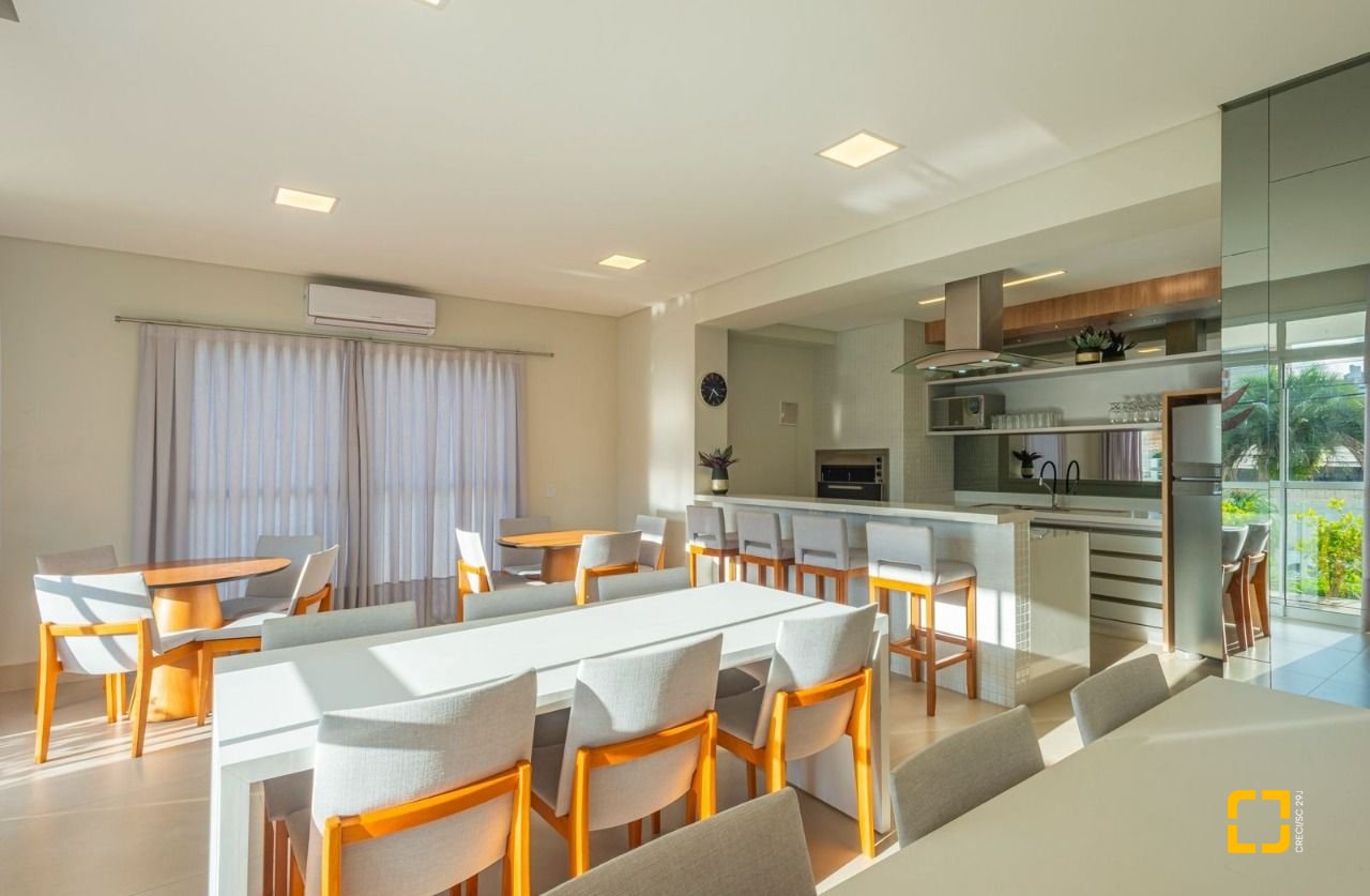 Apartamento com 78m², 3 quartos (sendo 1 suíte), 1 garagem, no bairro Barreiros em São José
