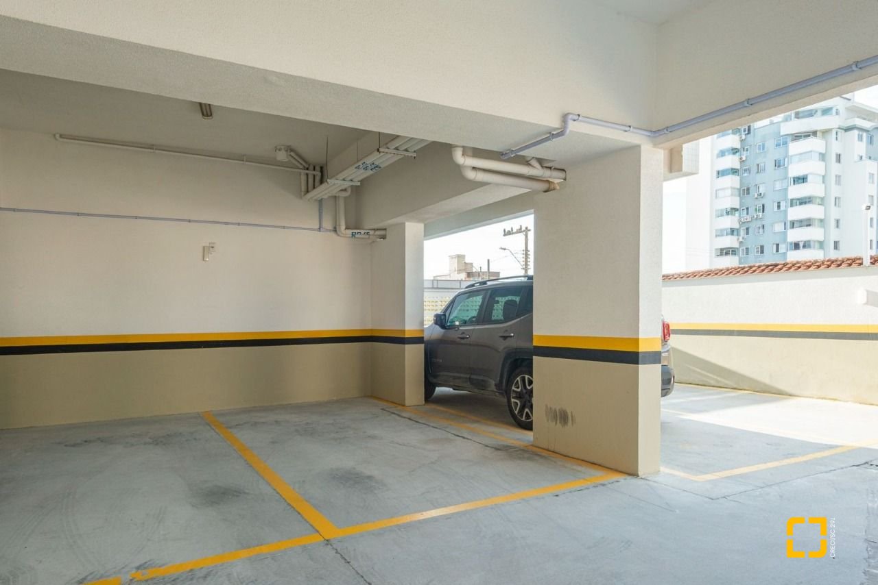 Apartamento com 78m², 3 quartos (sendo 1 suíte), 1 garagem, no bairro Barreiros em São José