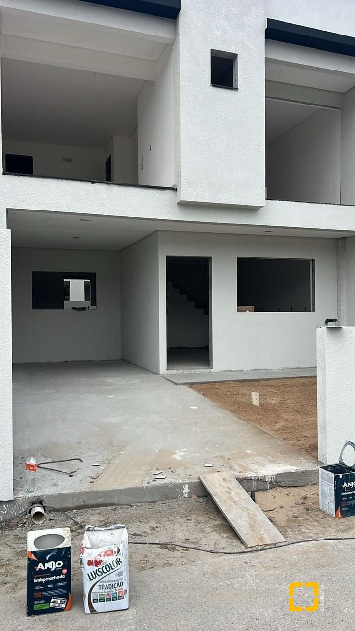 Casa com 105m², 2 quartos (sendo 2 suítes), 1 garagem, no bairro Ingleses em Florianópolis