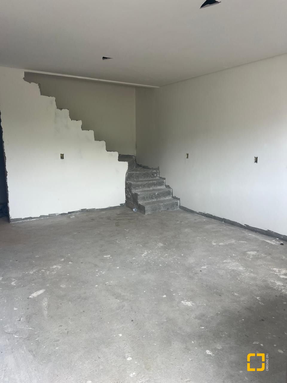 Casa com 105m², 2 quartos (sendo 2 suítes), 1 garagem, no bairro Ingleses em Florianópolis