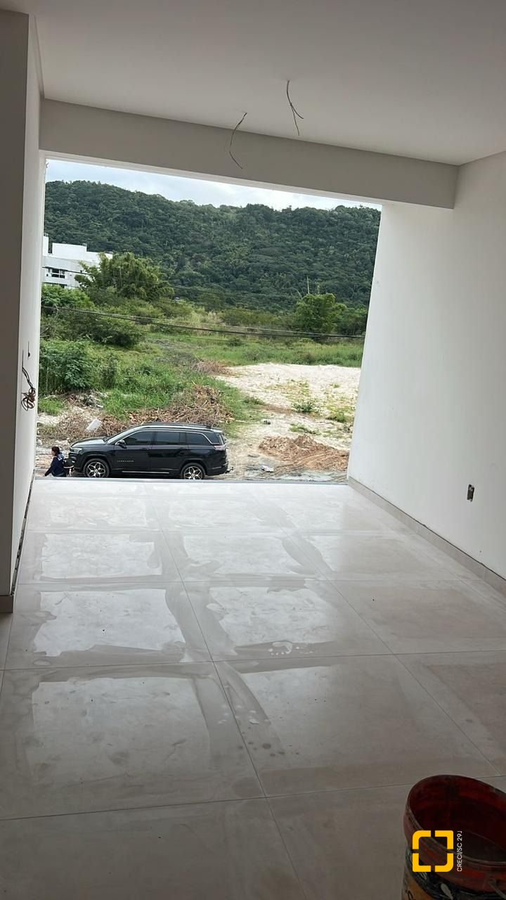 Casa com 105m², 2 quartos (sendo 2 suítes), 1 garagem, no bairro Ingleses em Florianópolis