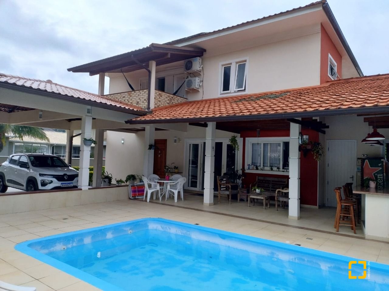 Casa de Condomínio com 278m², 5 quartos (sendo 1 suíte), 4 garagens, no bairro Sambaqui em Florianópolis