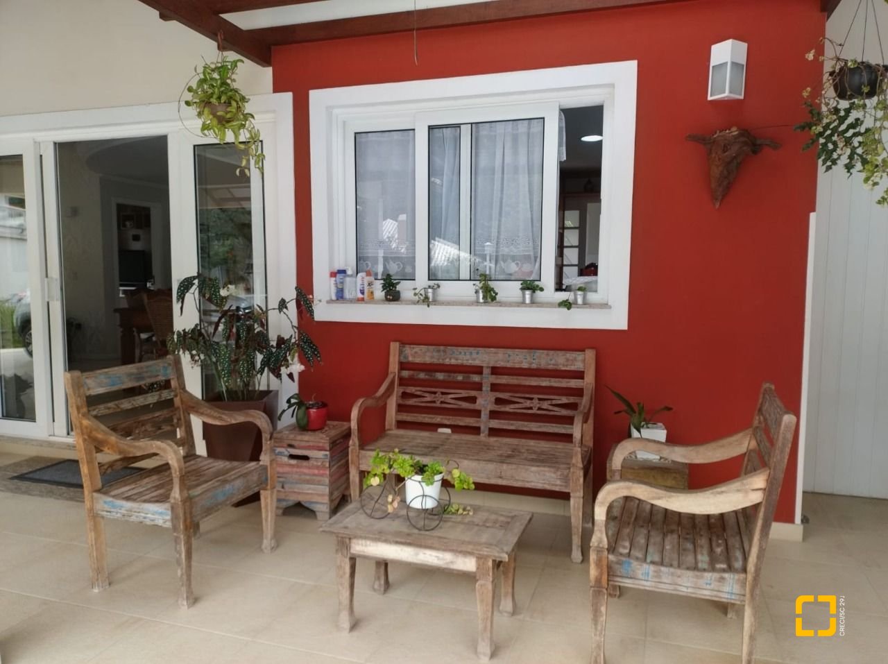 Casa de Condomínio com 278m², 5 quartos (sendo 1 suíte), 4 garagens, no bairro Sambaqui em Florianópolis
