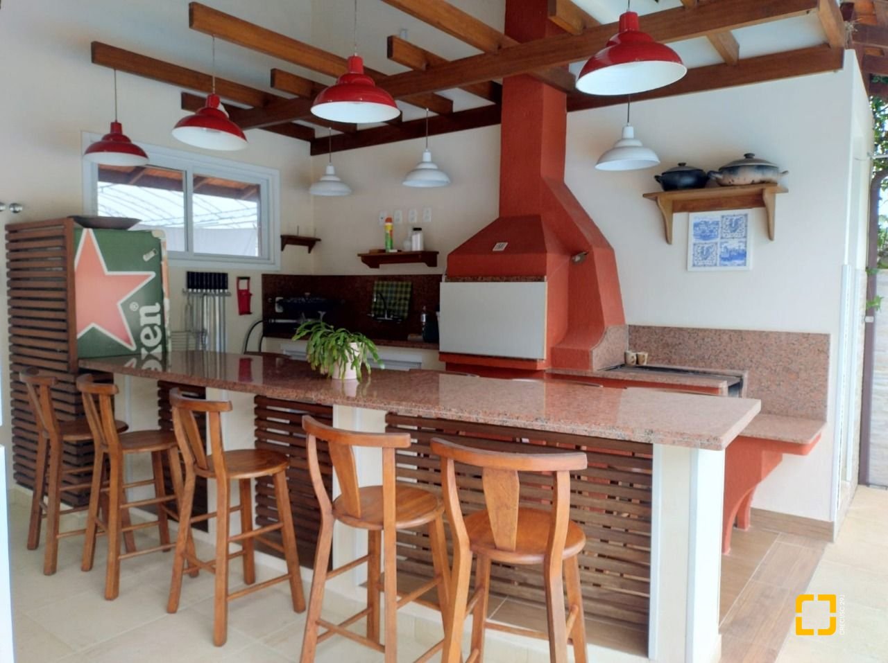 Casa de Condomínio com 278m², 5 quartos (sendo 1 suíte), 4 garagens, no bairro Sambaqui em Florianópolis